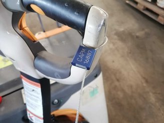 Porta-paletes eléctrico com condutor a pé Crown WP3080 - 2