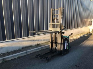 Levantador com plataforma dobrável Mitsubishi SBV12P