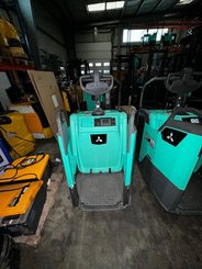 Porta-paletes eléctrico com condutor transportado Mitsubishi PBF25N3R MITSUBISHI