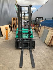Empilhador de contrapeso 4 rodas Mitsubishi FG18N