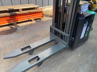Levantador com plataforma dobrável Mitsubishi SBV12P
