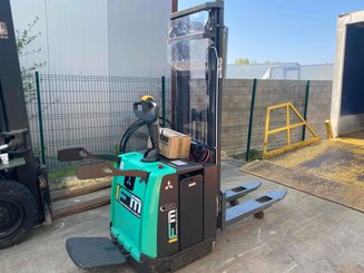 Levantador com plataforma dobrável Mitsubishi SBV12P