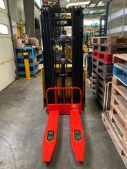 Stacker Yale MS12X