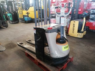 Porta-paletes eléctrico com condutor a pé Crown WP3080 - 1