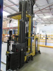 Empilhador trilateral combi Yale MTC10 - 2