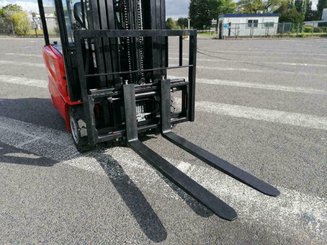 Empilhador de contrapeso 3 rodas Hangcha A3W15 - 18