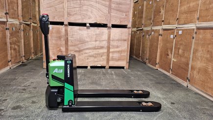 Porta-paletes eléctrico com condutor a pé Hangcha CBD15-CI