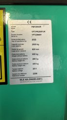 Porta-paletes eléctrico com condutor transportado Mitsubishi PBF25N3R MITSUBISHI