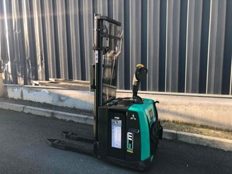 Levantador com plataforma dobrável Mitsubishi SBV12P