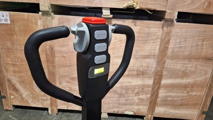 Porta-paletes eléctrico com condutor a pé Hangcha CBD15-CI