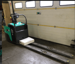 Porta-paletes eléctrico com condutor transportado Mitsubishi PBF20N3R Fourches 2400mm