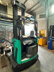 Empilhador multidireccional Mitsubishi RBM25N3