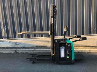 Levantador com plataforma dobrável Mitsubishi SBV12P