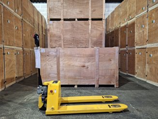 Porta-paletes eléctrico com condutor a pé Microlift P15SE