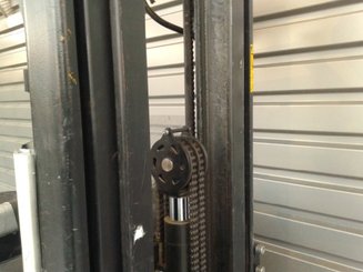 Stacker com condutor transportado Caterpillar NSR20N