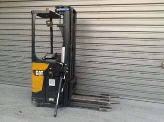Stacker com condutor transportado Caterpillar NSR20N