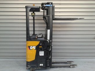 Stacker com condutor transportado Caterpillar NSR20N
