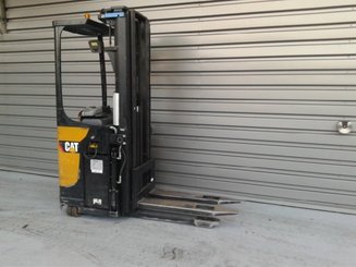 Stacker com condutor transportado Caterpillar NSR20N