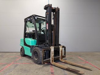 Empilhador de contrapeso 4 rodas Yale GLP35
