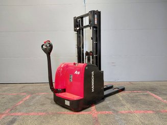 Stacker com condutor a pé Hangcha CDD16-AC1-L