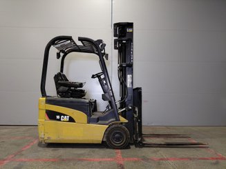 Empilhador de contrapeso 3 rodas Caterpillar EP16NT