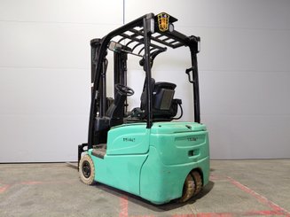 Empilhador de contrapeso 3 rodas Yale ERP15VTSWB - 2