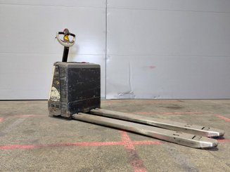 Porta-paletes eléctrico com condutor a pé Crown WP3020-2.0 - 1