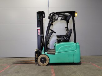 Empilhador de contrapeso 3 rodas Yale ERP15VTSWB - 4