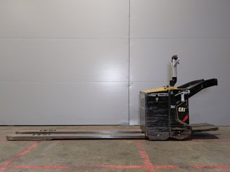 Porta-paletes eléctrico com condutor a pé Caterpillar NPV20N2