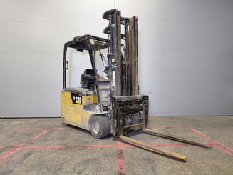 Empilhador de contrapeso 3 rodas Caterpillar EP20PNT