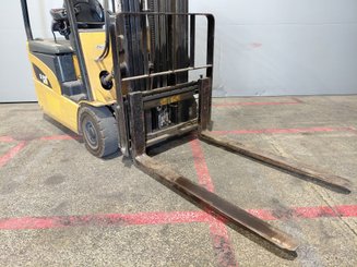 Empilhador de contrapeso 3 rodas Caterpillar EP16NT - 6