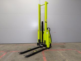 Stacker com condutor a pé Lifter TX 10/20
