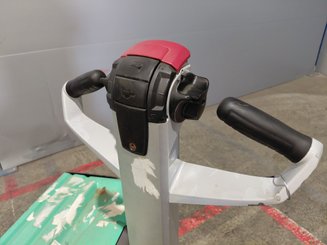 Porta-paletes eléctrico com condutor a pé Mitsubishi PBP20N2E