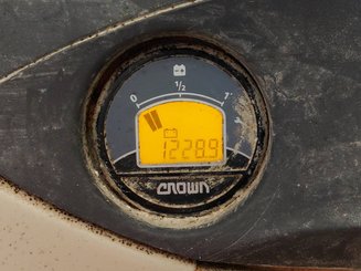 Porta-paletes eléctrico com condutor a pé Crown WP3080