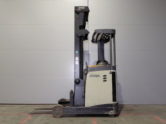 Empilhador retráctil Crown ESR 5260