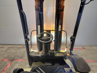 Empilhador de contrapeso 4 rodas Crown SCF6040-18 - 7