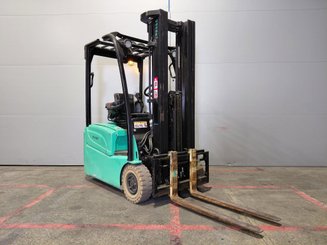 Empilhador de contrapeso 3 rodas Yale ERP15VTSWB - 1