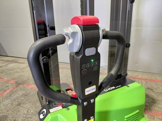 Stacker com condutor a pé Hangcha CDD15-A2MC2-ISZ