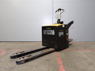 Porta-paletes eléctrico com condutor transportado Caterpillar NPV20N2