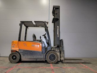Empilhador de contrapeso 4 rodas Doosan B50X-7