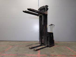 Stacker com condutor a pé Caterpillar NSP16N2
