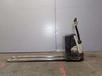 Porta-paletes eléctrico com condutor a pé Crown WP3020-2.0