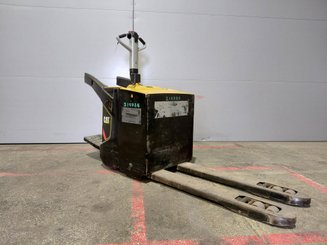 Porta-paletes eléctrico com condutor transportado Caterpillar NPV20N2