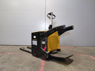 Porta-paletes eléctrico com condutor transportado Caterpillar NPV20N2