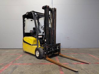 Empilhador de contrapeso 4 rodas Yale ERP20 - 1