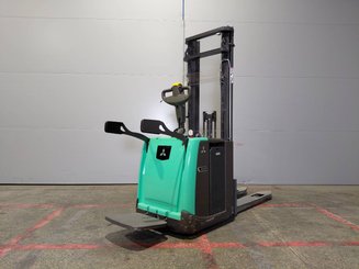 Levantador com plataforma dobrável Mitsubishi SBV12P