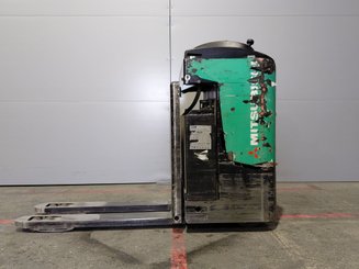 Porta-paletes eléctrico com condutor transportado Mitsubishi PBR20N