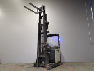 Empilhador retráctil Crown ESR 5260