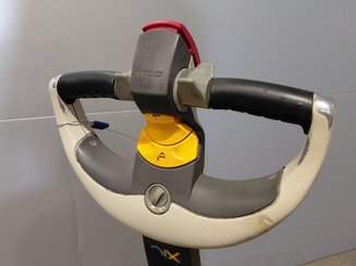 Porta-paletes eléctrico com condutor a pé Crown WP3020-2.0