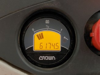 Porta-paletes eléctrico com condutor a pé Crown WP3020-2.0